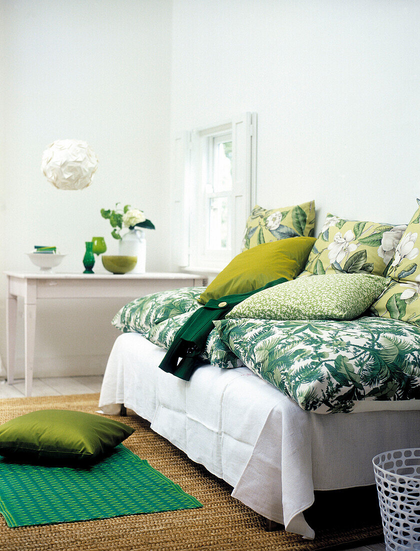 Botanic daybed with cushions