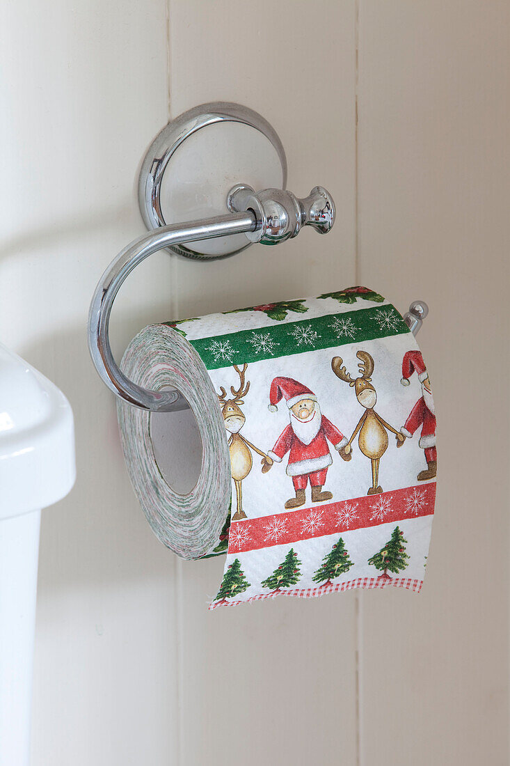 Neuartiges Weihnachtstoilettenpapier in einem Haus in Sussex UK