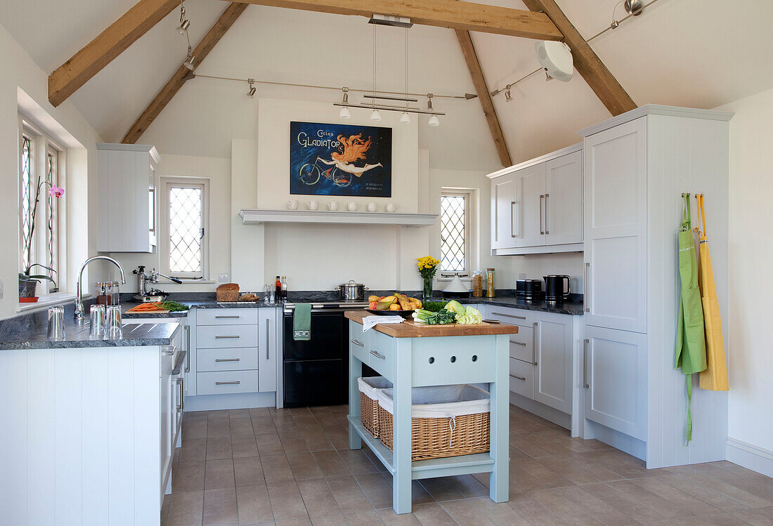 Freistehender Küchenblock in gefliester Küche Kent UK