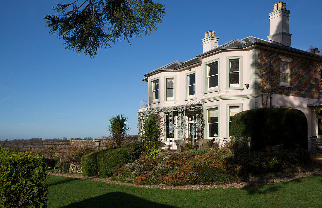 Freistehendes Haus in Sussex mit Garten, England, UK