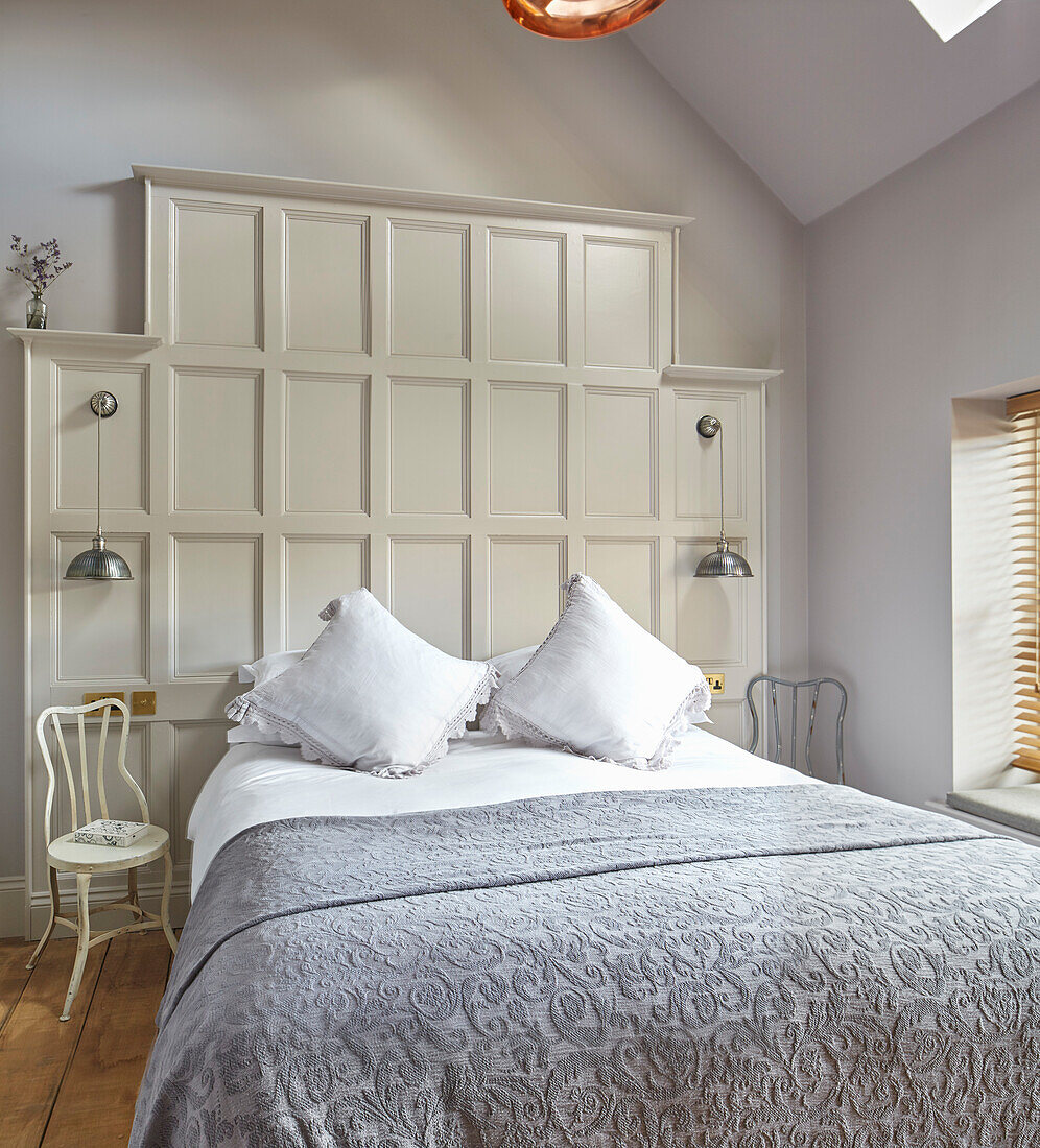 Bedroom with decorative white wall panelling