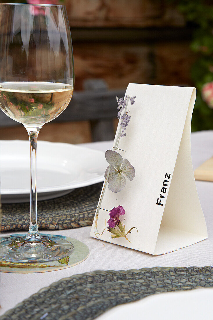 DIY place card with pressed flowers