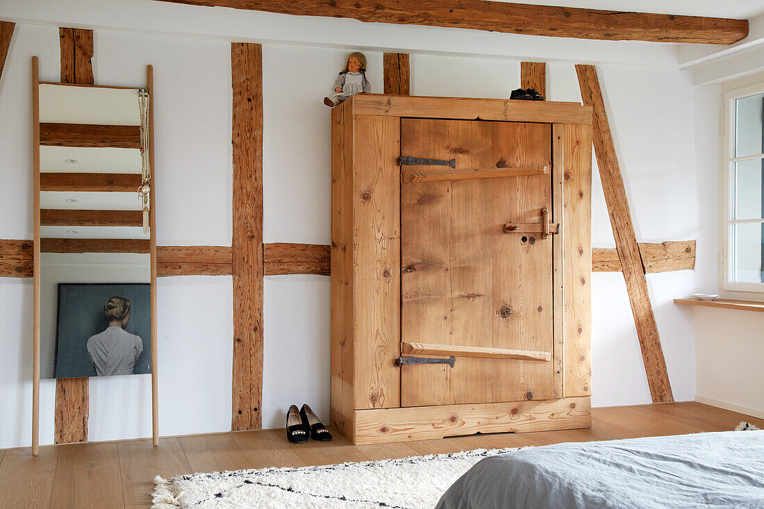 Bedroom with solid wood elements