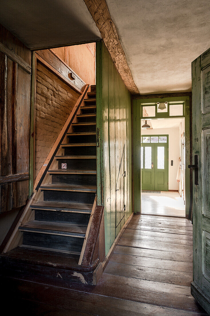 Treppenhaus mit alten Holztreppen