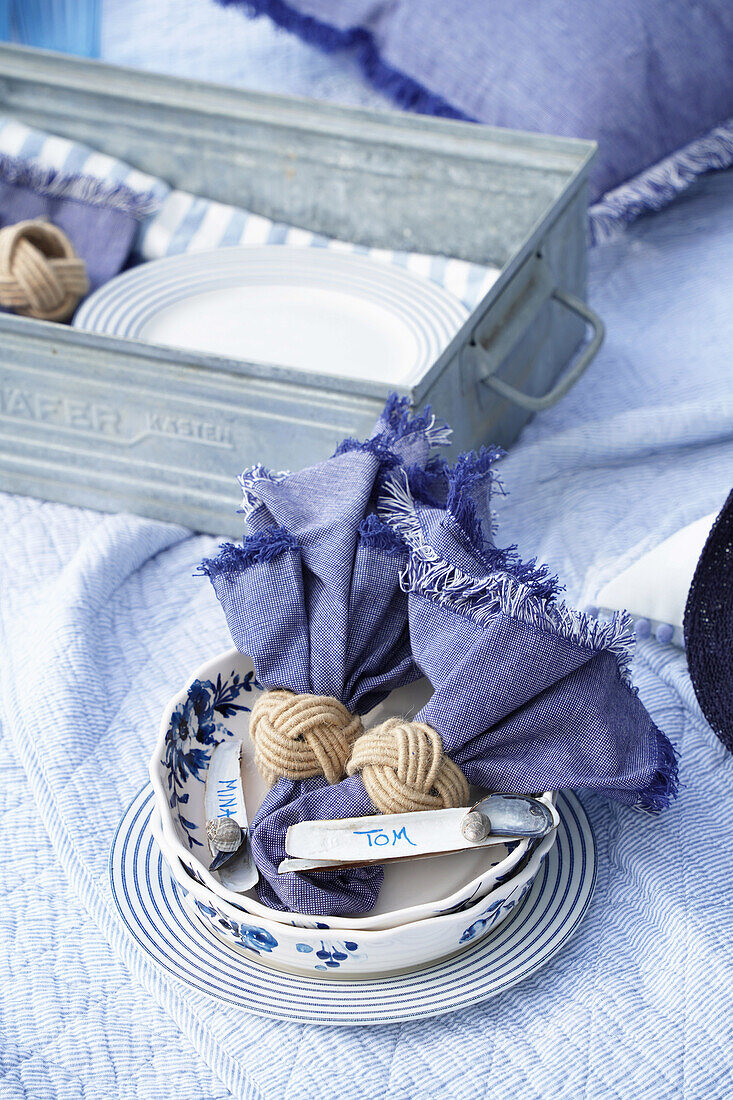 Maritime table decoration with napkin rings