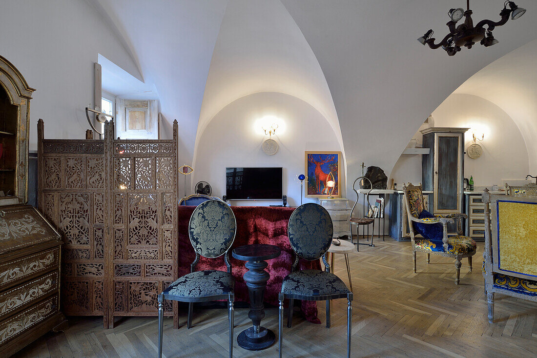 Living room with vaulted ceilings and antique furniture