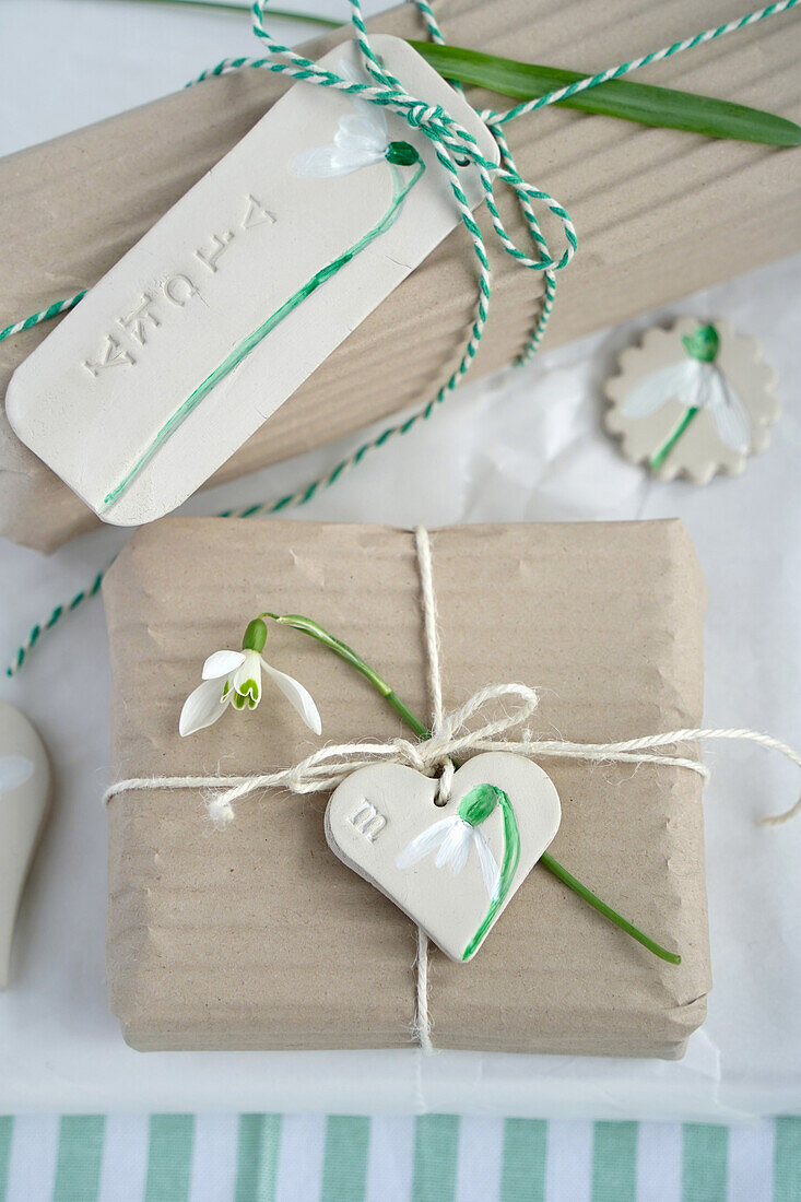 Gift wrapping with personalised DIY clay tags