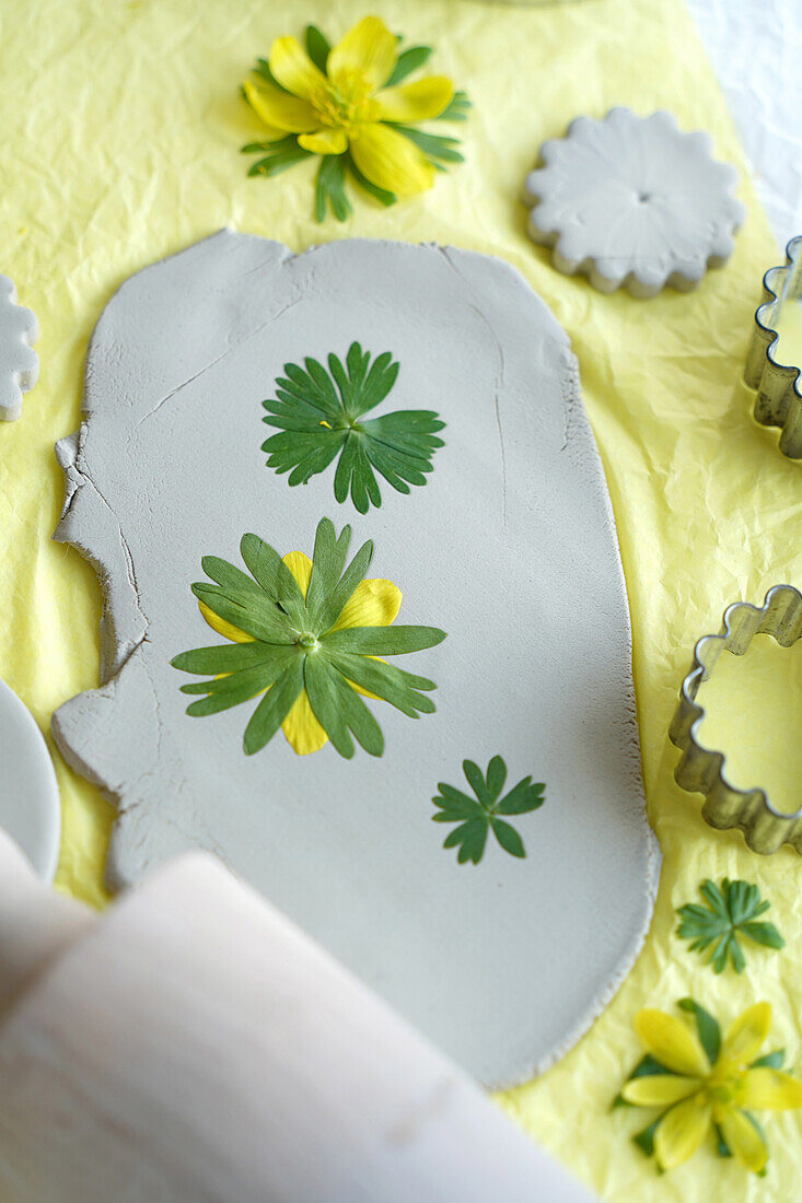 DIY project: flower prints on clay