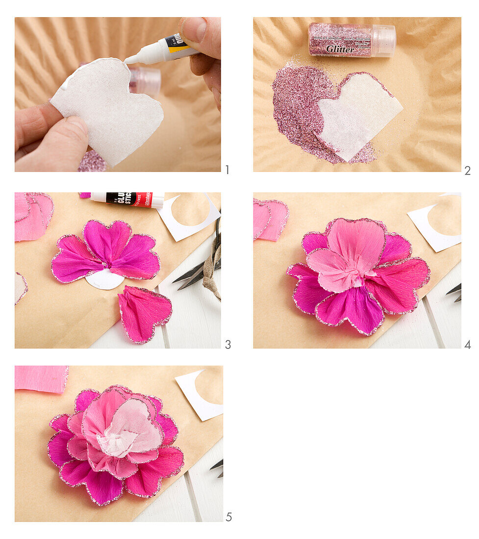 Blüten aus Krepp-Papier basteln