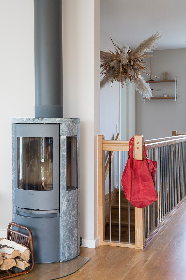 Wood-burning stove with stone panelling in a modern house