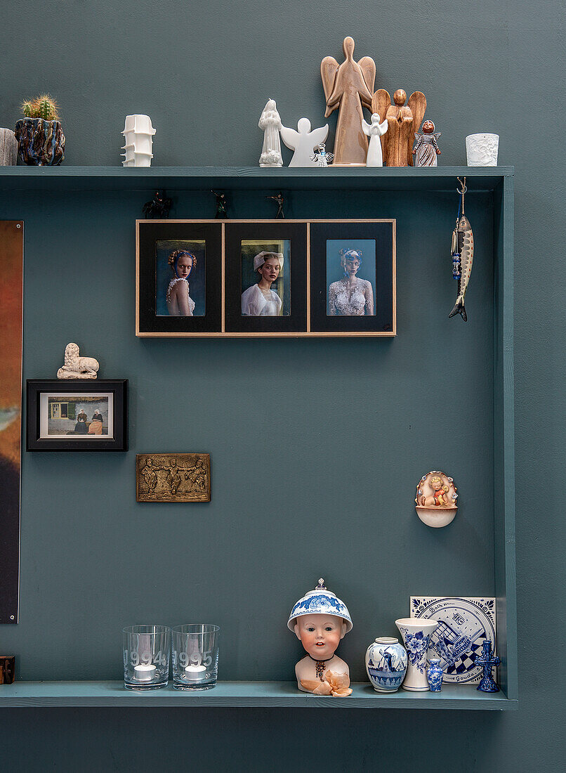 Wall shelf with figurines, pictures and ceramic decoration