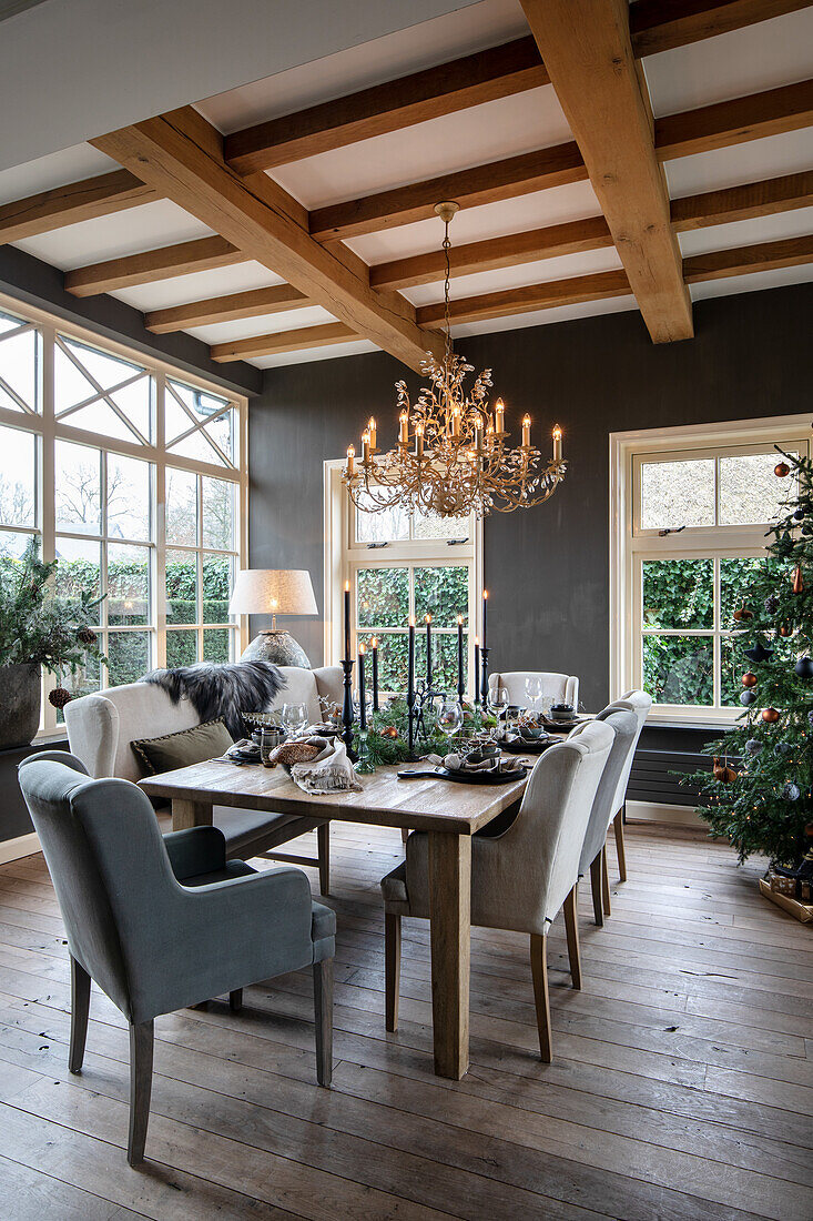 Dining room with wooden ceiling, chandelier and Christmas decorations