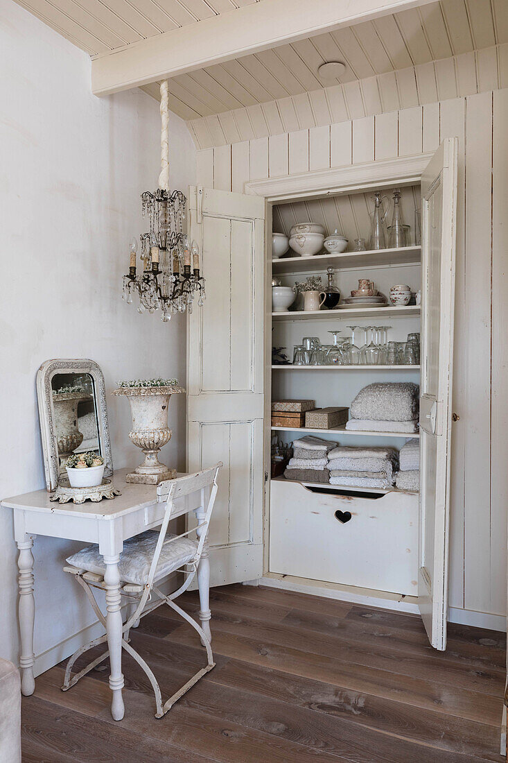 Charming country style with vintage furniture and crystal chandelier