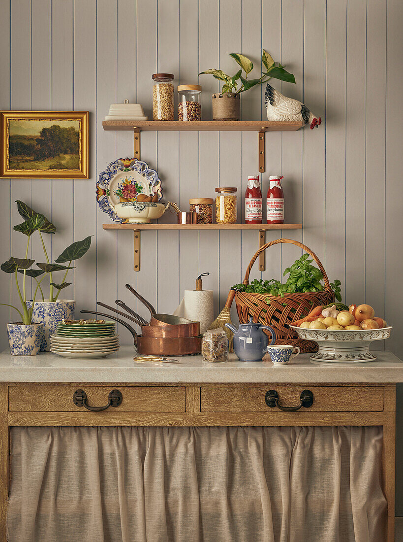 Kitchen unit with worktop, shelf, provisions and copper pans