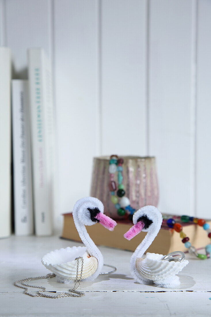 DIY decoration: Swans made from shells and chenille wire