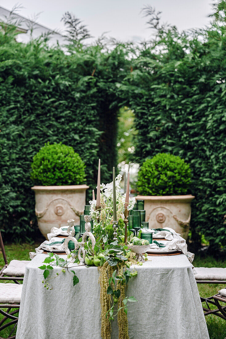 Garden table setting with green and white table decorations