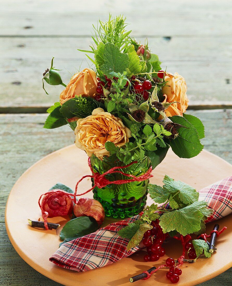 Small bouquet of roses with redcurrants