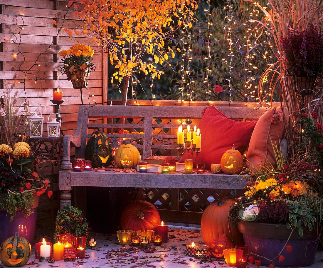Terrasse zu Halloween dekoriert