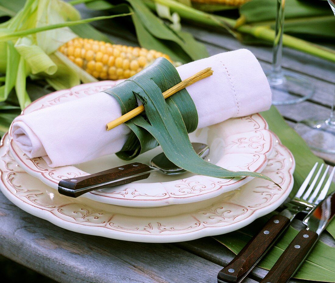 Place-setting with maize leaf as napkin ring