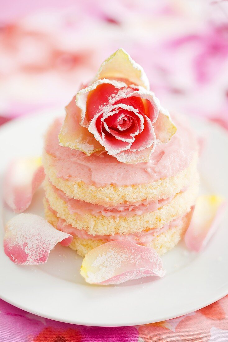 Small sponge cake with yoghurt cream and rose