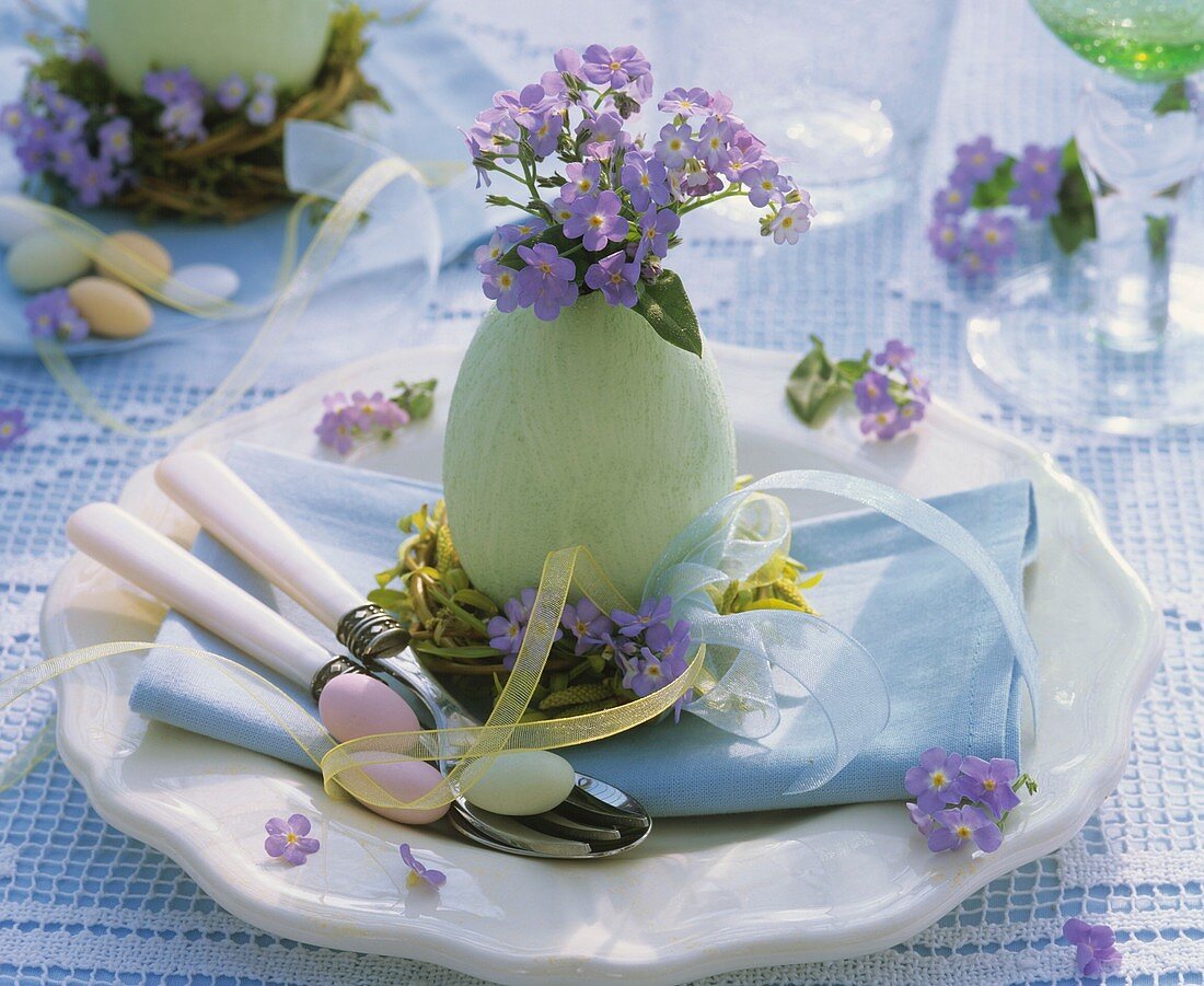 Easter plate decoration with forget-me-nots