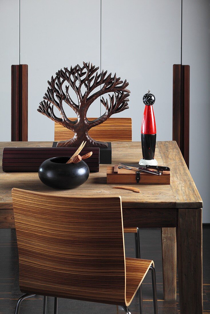 Verschiedene Tischdeko aus Holz