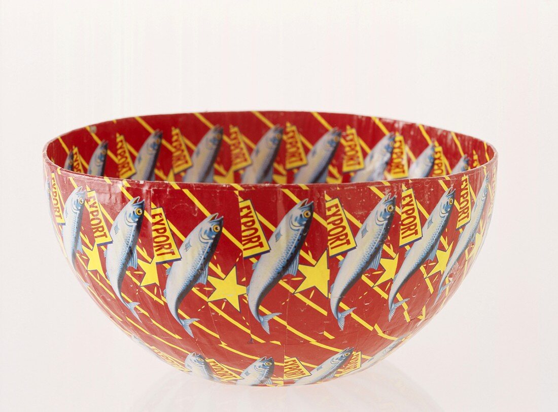 Bowl with pattern of fish