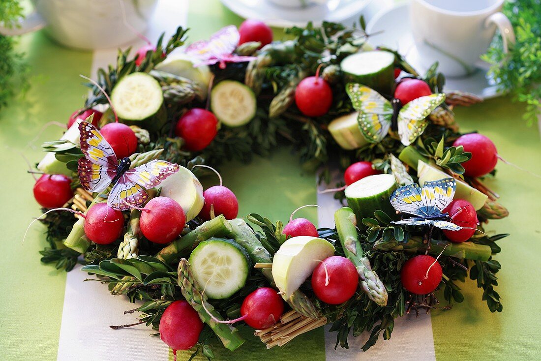 Easter wreath of box and vegetables