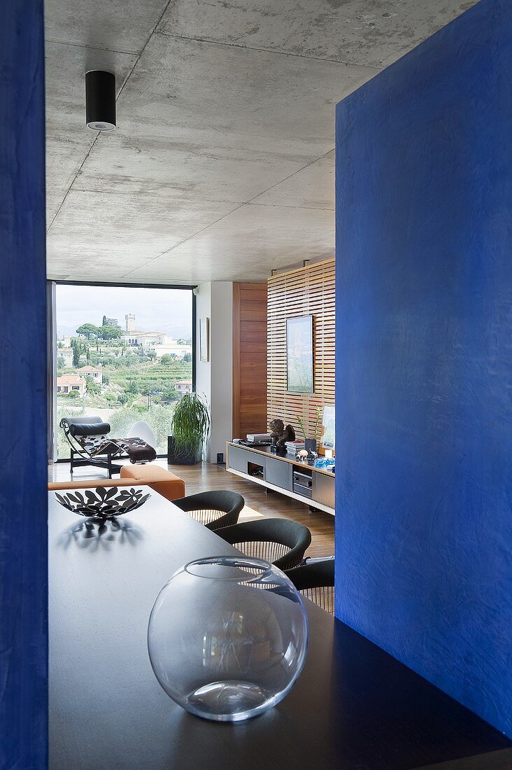 Interior with dining table (Villa Nalu, Southern France)