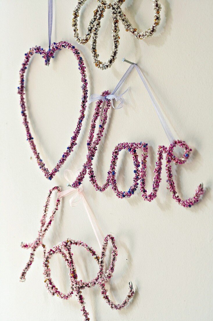 Beaded wall decoration (heart, the words 'love' and 'hope')