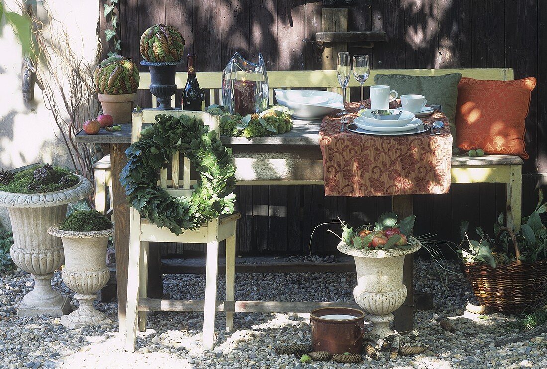 Laid garden table with autumnal feel