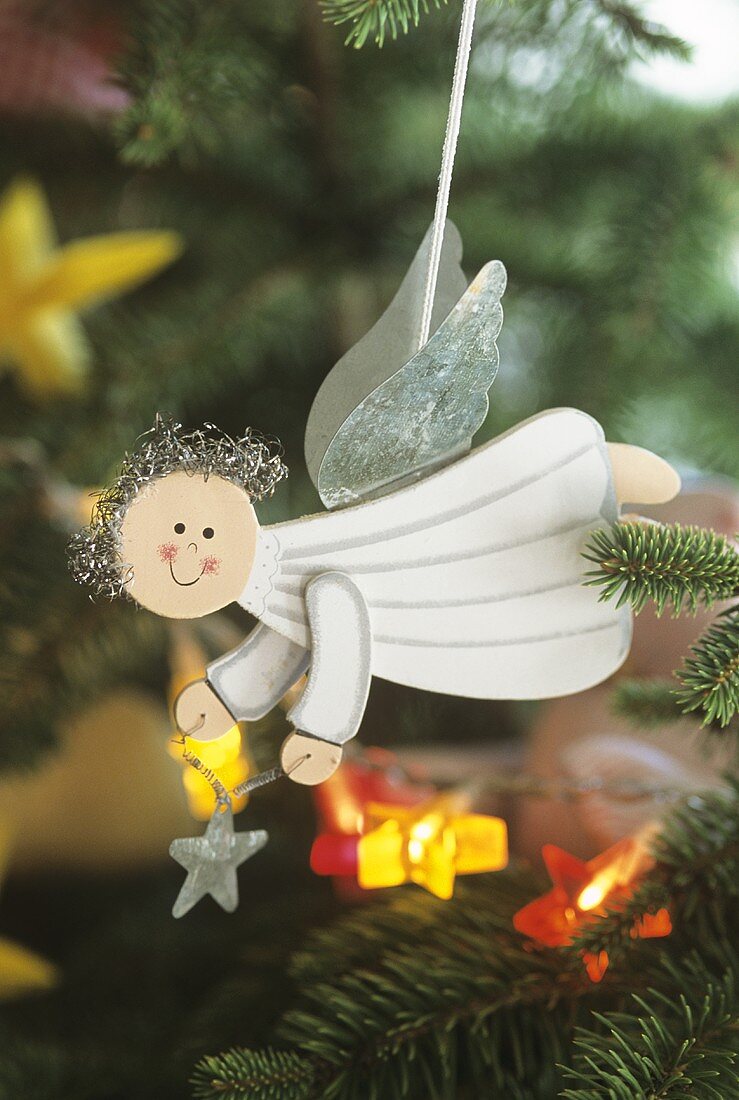 Fliegender Engel am Weihnachtsbaum