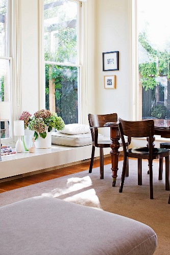 Fensterbank Als Sitzbank Bilder – Interior Design-Fotos kaufen living4media