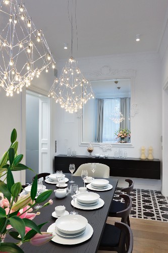 White Place Settings On Black Table Image 11334716 Living4media - Chandelier Pendant Lighting White Place Settings On Black Table Image 11334716 Living4media - Chandelier Pendant Lighting