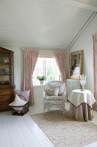 Korbstuhl Bilder – Interior Design-Fotos kaufen living4media