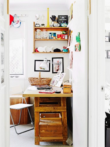 Laptop And Family Photos On Rustic Desk Buy Image 11349746 Living4media