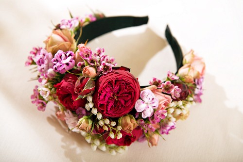 Festive headband decorated with real flowers