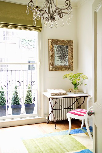 Metallfuss Bilder – Interior Design-Fotos kaufen living4media