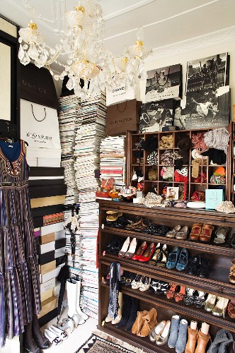 Zeitschriftenstapel Bilder – Interior Design-Fotos kaufen living4media