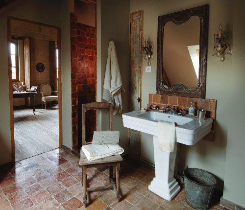 Vintage Style Bathroom With Old Buy Image 11158420