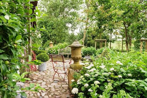 Gartenmöbel Bilder – Interior Design-Fotos kaufen living4media