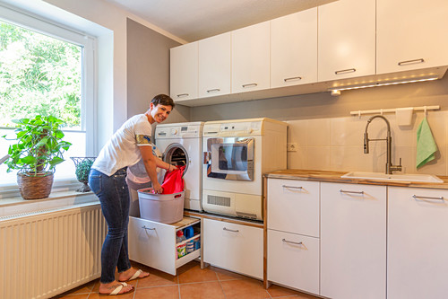 Hängeschrank Bilder – Interior Design-Fotos kaufen living4media