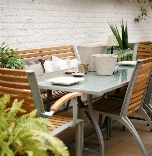 Moderne GartenmöbelGarnitur aus Metall … Bild kaufen 292956