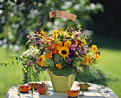 Summer bouquet with welcome sign