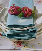 Fabric napkins with wreath of flowers