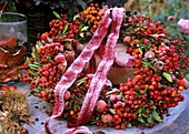 Table wreath with berry decoration