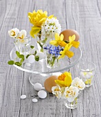 Table decoration of spring flowers and eggs