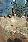 A mossaic wash basin