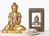 Dekorative Buddhas aus Metall