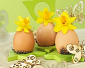 Easter table decoration with eggs, daffodils and butterflies